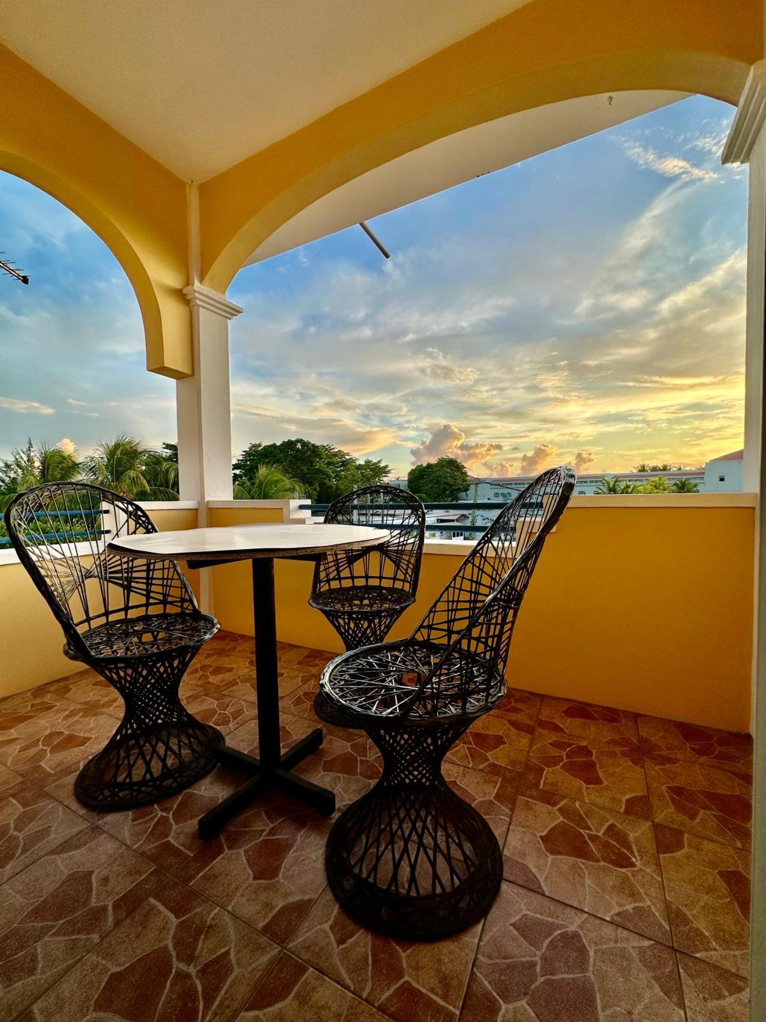 Latanier Beach Hotel Grand Baie Exterior photo
